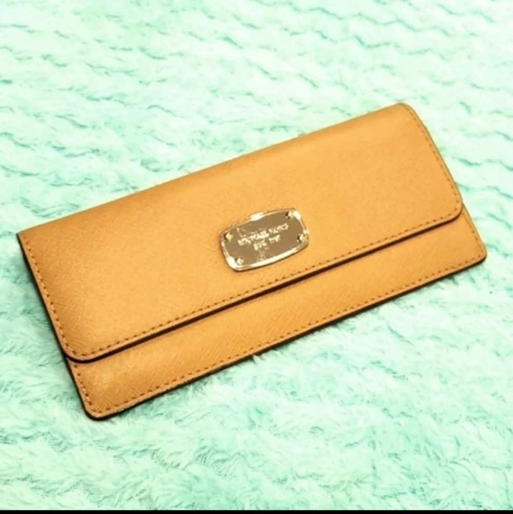 Michael Kors Wallet - Picture 1 of 6
